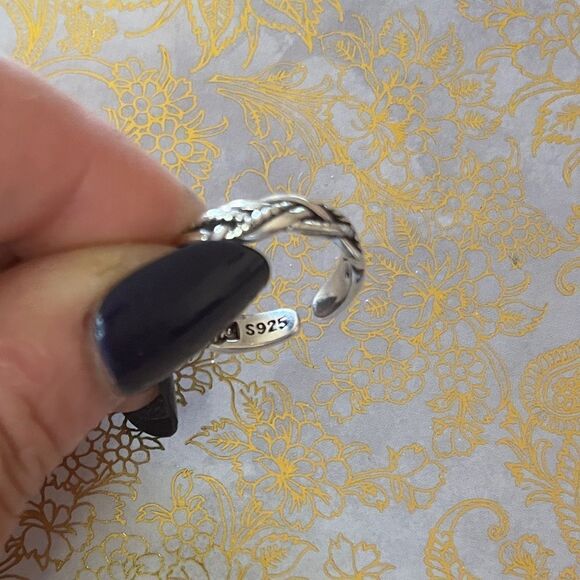 The Dainty Weave Ring in antiqued 925 silver - Picture 8 of 12